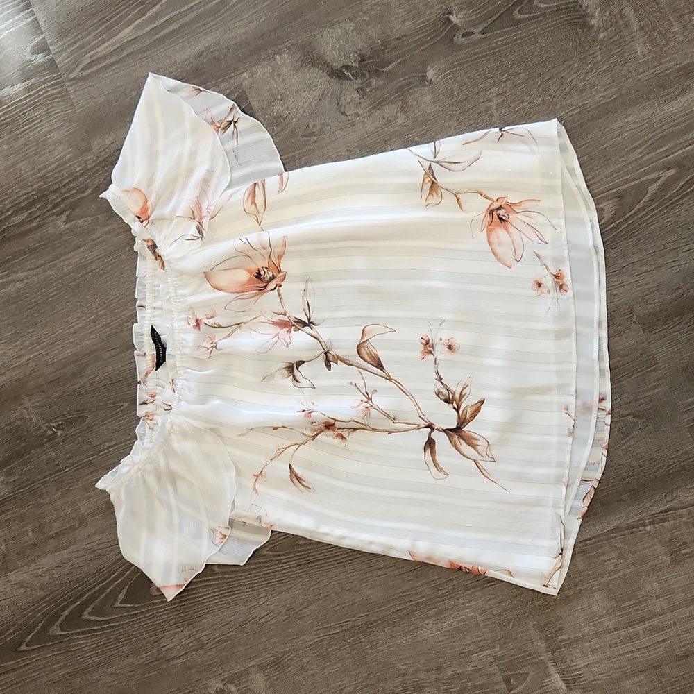 NWOT White House Black Market Floral Blouse